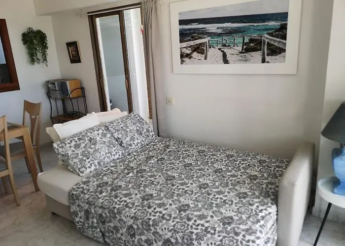 Panoramic Sea Views *